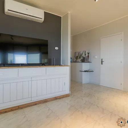 The Boat By Apulia باري